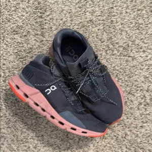 On cloud nova Running Athletic Shoes - Black and Pink