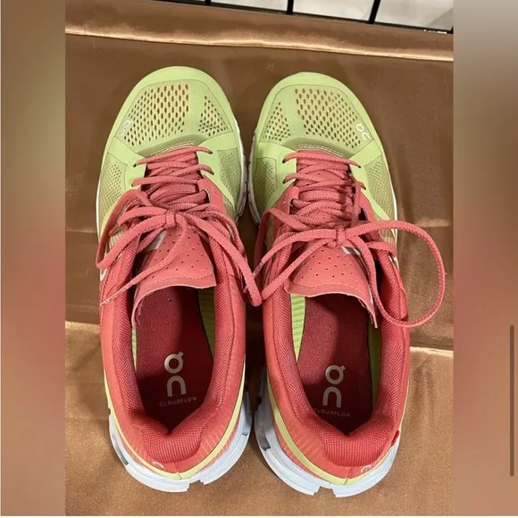 On Cloudflow Running Shoes Guava/Dust Rose Sz 8 NWT Zero Gravity