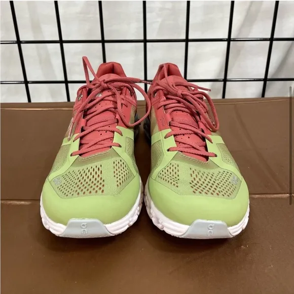 On Cloudflow Running Shoes Guava/Dust Rose Sz 8 NWT Zero Gravity