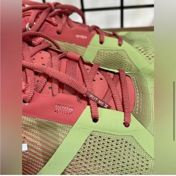 On Cloudflow Running Shoes Guava/Dust Rose Sz 8 NWT Zero Gravity