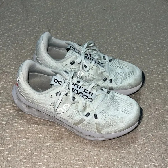 ON Cloudsurfer Womens running shoes size 9