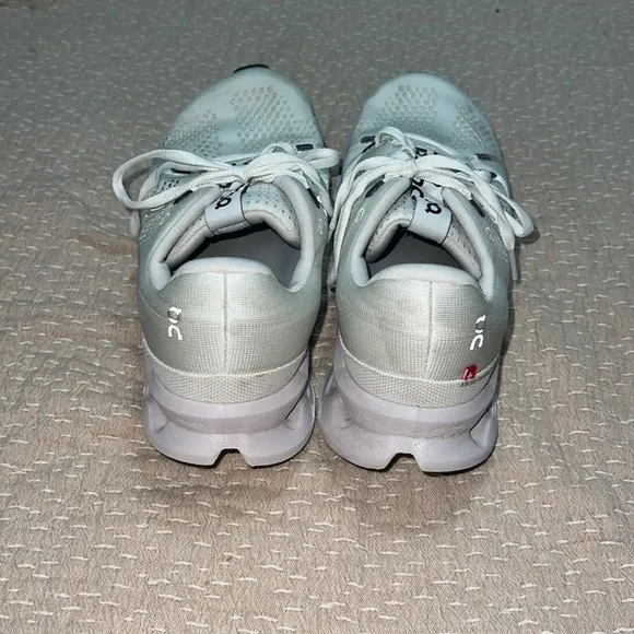 ON Cloudsurfer Womens running shoes size 9
