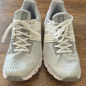 On Cloudswift Running Shoes