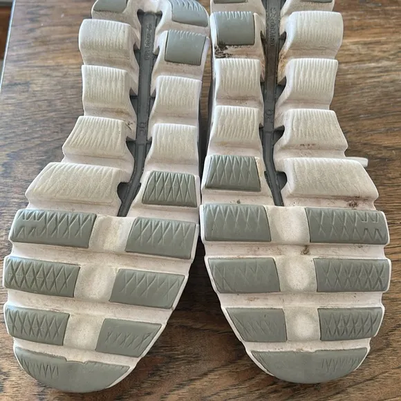 On Cloudswift Running Shoes