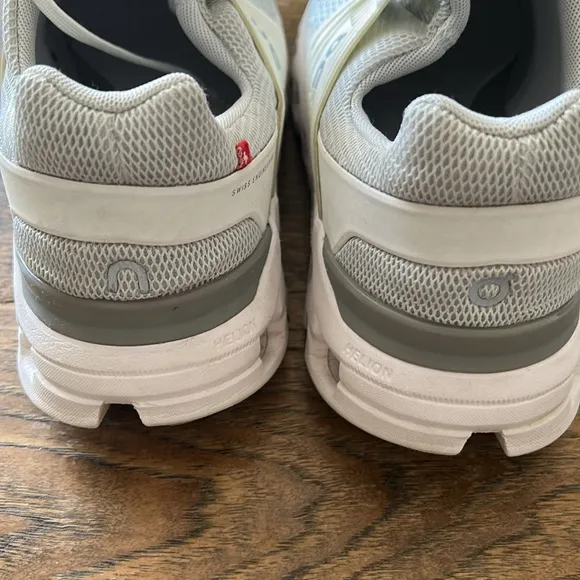On Cloudswift Running Shoes