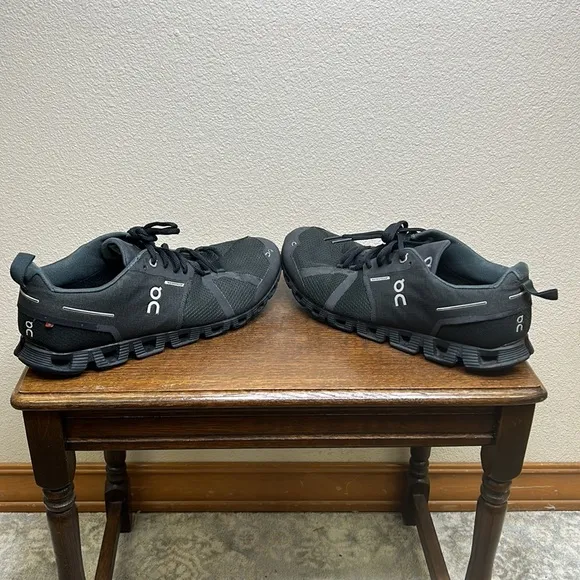 On Men's Cloud Shoes Size 11.5