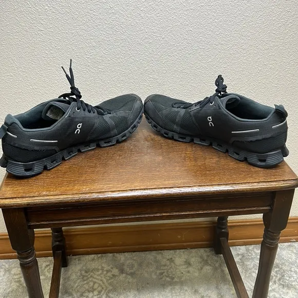 On Men's Cloud Shoes Size 11.5