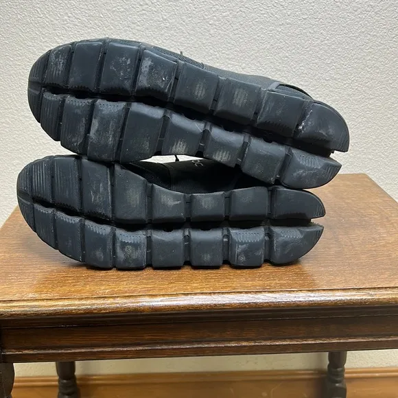 On Men's Cloud Shoes Size 11.5