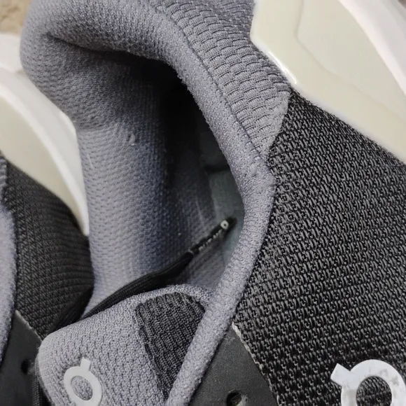 ON Running Black and Gray Sneakers Men's Size 8