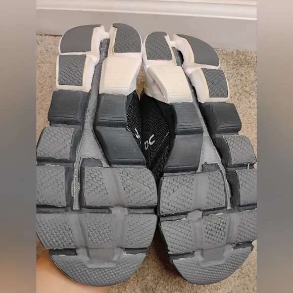 ON Running Black and Gray Sneakers Men's Size 8