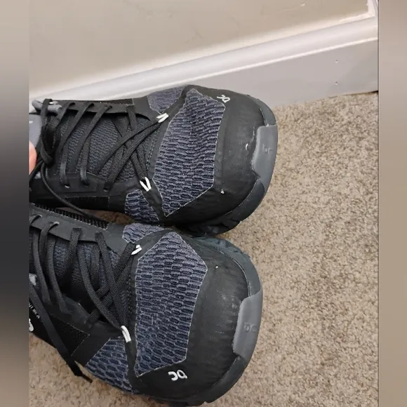 ON Running Black and Gray Sneakers Men's Size 8