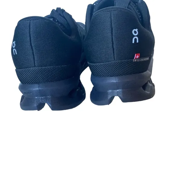On Running Helion cloudtecphase sneaker shoes Sz 11.5 (SH9)