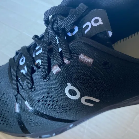 On Running Helion cloudtecphase sneaker shoes Sz 11.5 (SH9)