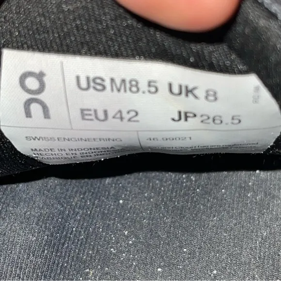 On Running Men Shoes Size 8.5