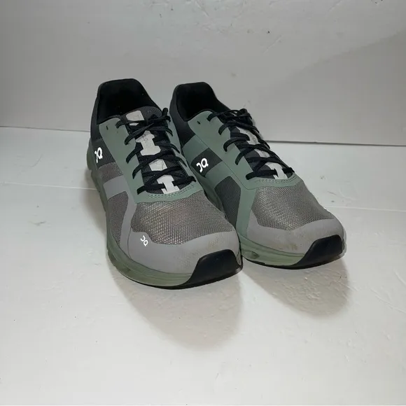 On Running Men Shoes Size 8.5