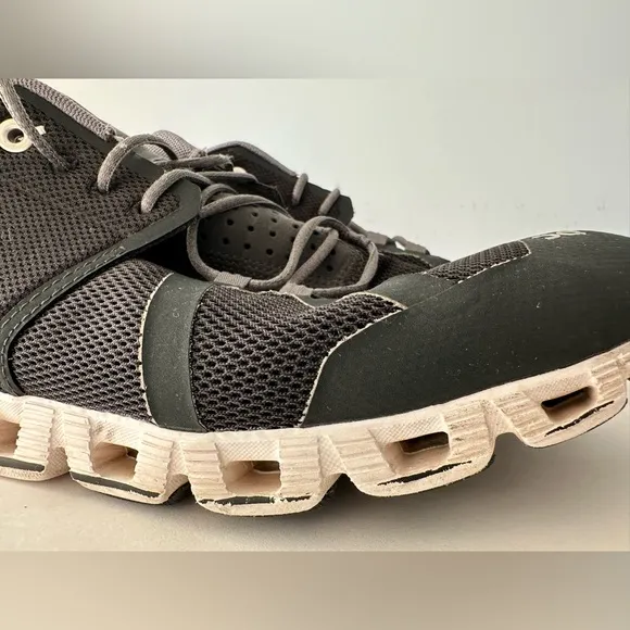 ON RUNNING Shoes - Black