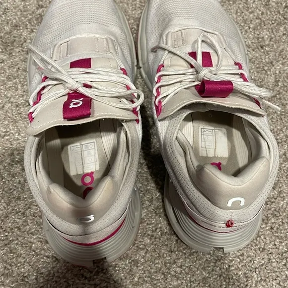 On Running womens CloudNova cloudtech running shoes Barbie pink/white Sz 7.5