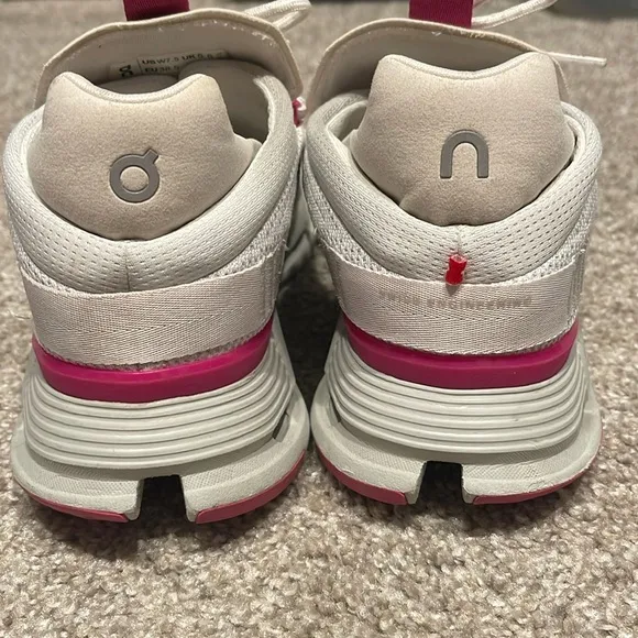 On Running womens CloudNova cloudtech running shoes Barbie pink/white Sz 7.5