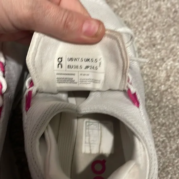 On Running womens CloudNova cloudtech running shoes Barbie pink/white Sz 7.5