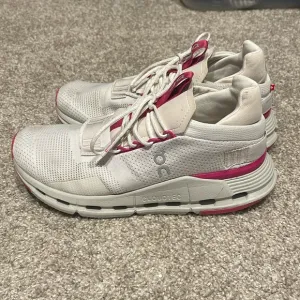 On Running womens CloudNova cloudtech running shoes Barbie pink/white Sz 7.5