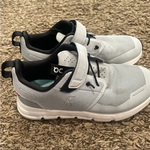 OnCloud kid play running shoes size 2.5