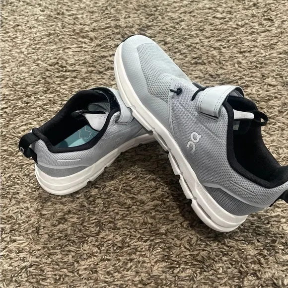 OnCloud kid play running shoes size 2.5