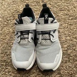 OnCloud kid play running shoes size 2.5