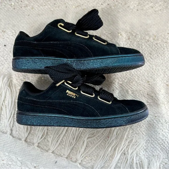 Puma Sneakers Black Suede Iridescent Soles Lace Up Casual Shoes 9 Women’s