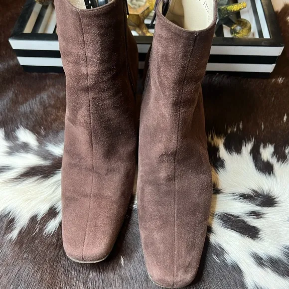 SALVATORE FERRAGAMO Designer Brown Suede Ankle HEELED BOOTS Woman’s Size 9.5