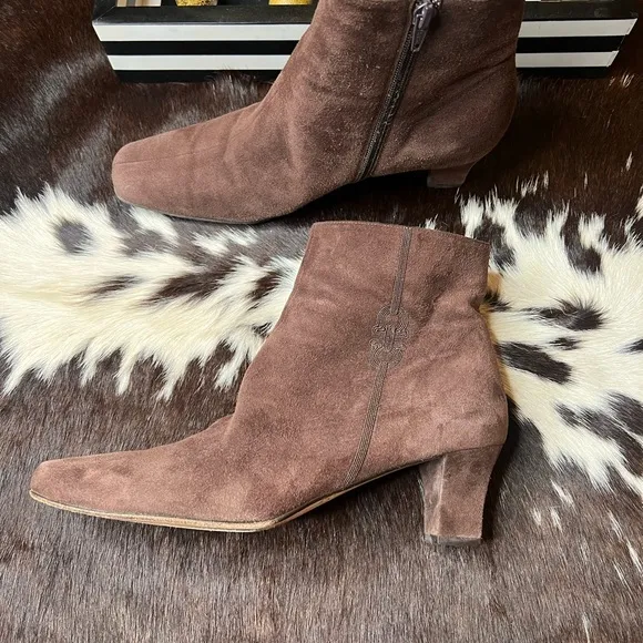 SALVATORE FERRAGAMO Designer Brown Suede Ankle HEELED BOOTS Woman’s Size 9.5
