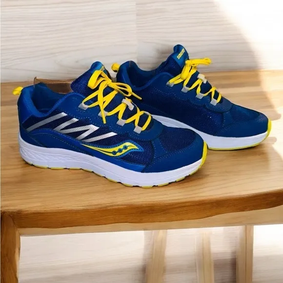 Saucony Running Shoes Youth Size 4 EUC
