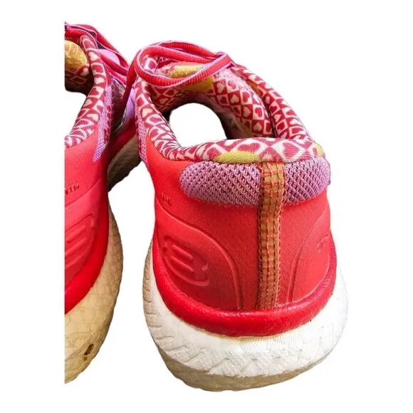 SAUCONY Triumph 18 Pink Red Galentines Valentine’s Day Running Shoes - Size 10