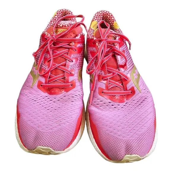 SAUCONY Triumph 18 Pink Red Galentines Valentine’s Day Running Shoes - Size 10