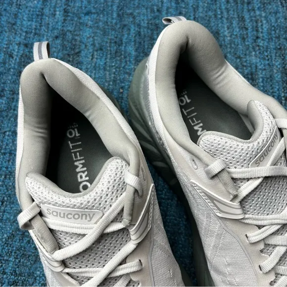 Saucony Triumph 22 Running Shoes in Moon Bough
