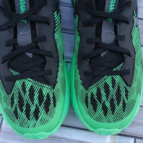 SIZE 1Y. UNDER ARMOUR Kids' Pre School-Scramjet 3 sneaker running shoes.