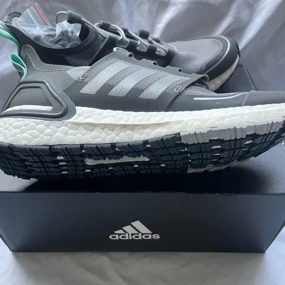 Size 7.5 - adidas Women's Ultraboost Cold.rdy Running Shoes NIB