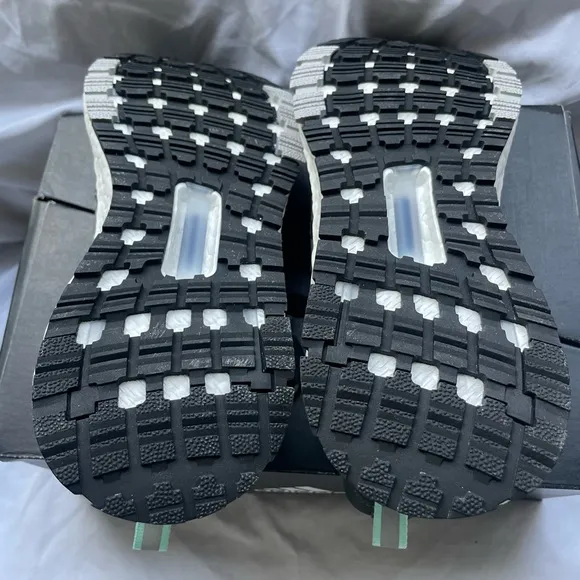 Size 7.5 - adidas Women's Ultraboost Cold.rdy Running Shoes NIB