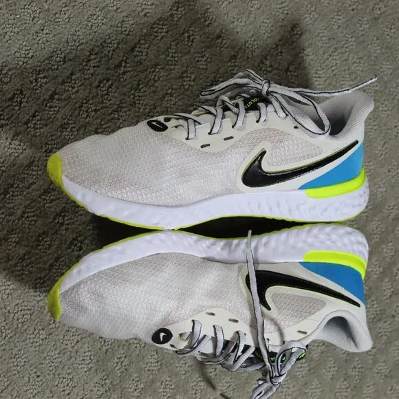 Size 7.5 - Nike Revolution 5 EXT Summit White Light Blue Fury