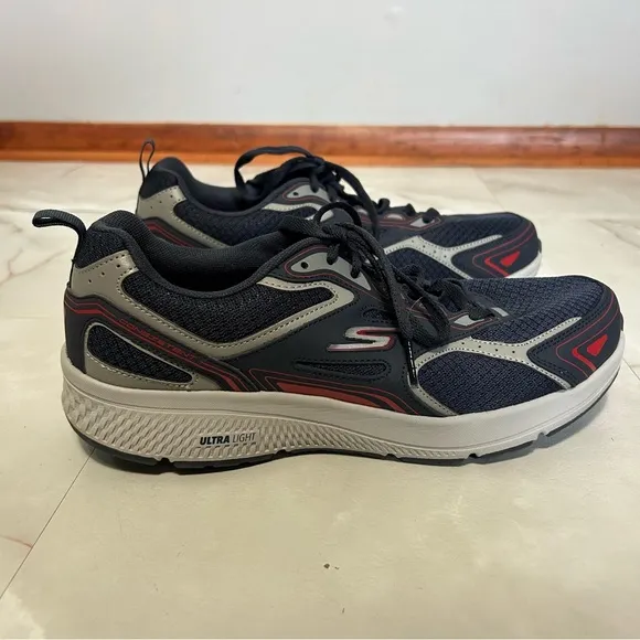 Sketchers Men’s Running Shoes Sneakers Size 9.5 Blue Red New