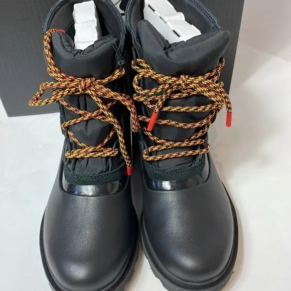 Sorel black Lennox lace up leather and suede waterproof boots size 6