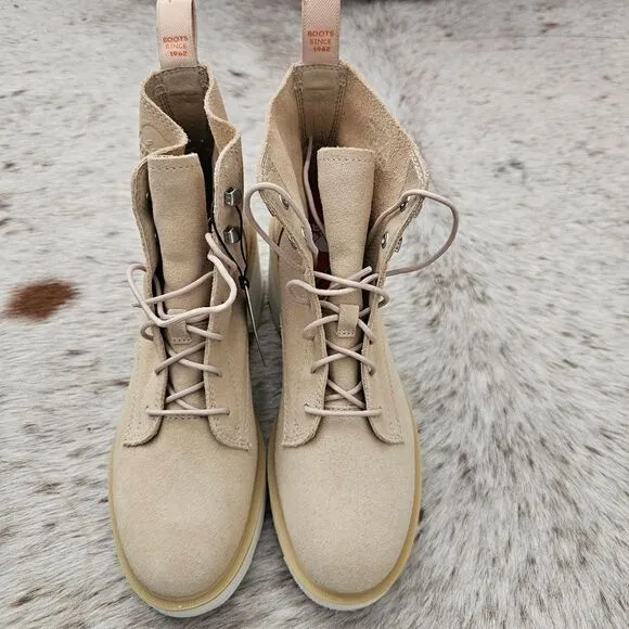 SOREL Hi-Line™ Women's Waterproof Heel Suede Lace Boots Chalk Beige Size 8 NEW