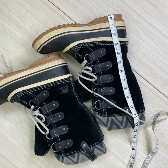 Sorel Joan of Arctic II Knit Waterproof boots size 6