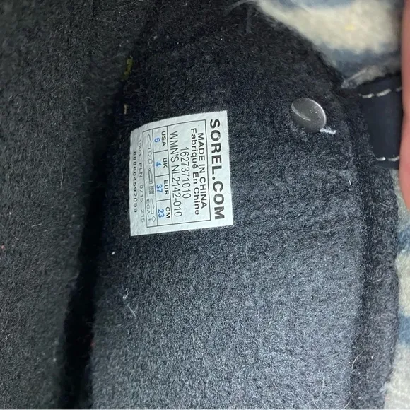Sorel Joan of Arctic II Knit Waterproof boots size 6