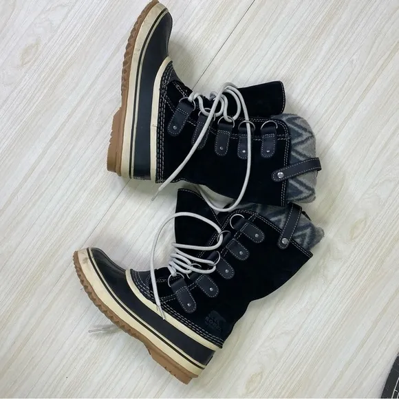 Sorel Joan of Arctic II Knit Waterproof boots size 6