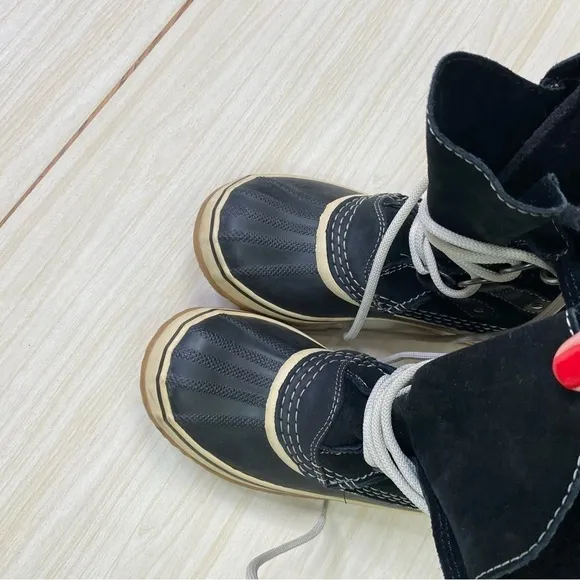 Sorel Joan of Arctic II Knit Waterproof boots size 6