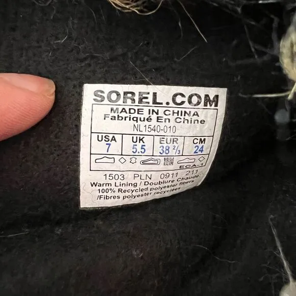 Sorel Joan of Arctic black fur trim waterproof snow boots size 7