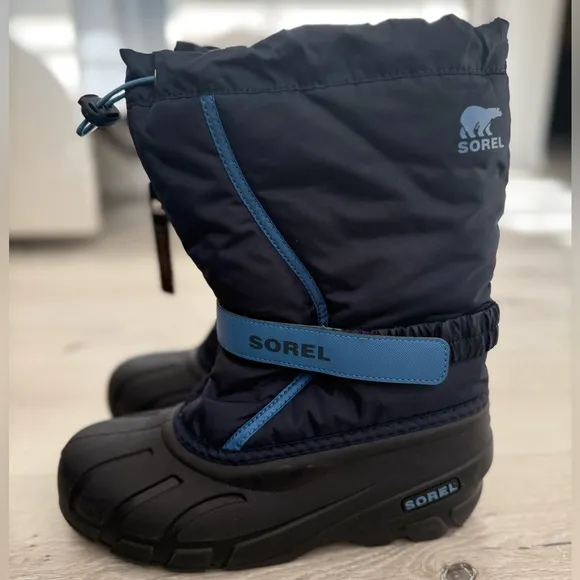 Sorel Kids' Youth Flurry Weather Resistant Snow Boot Size 6