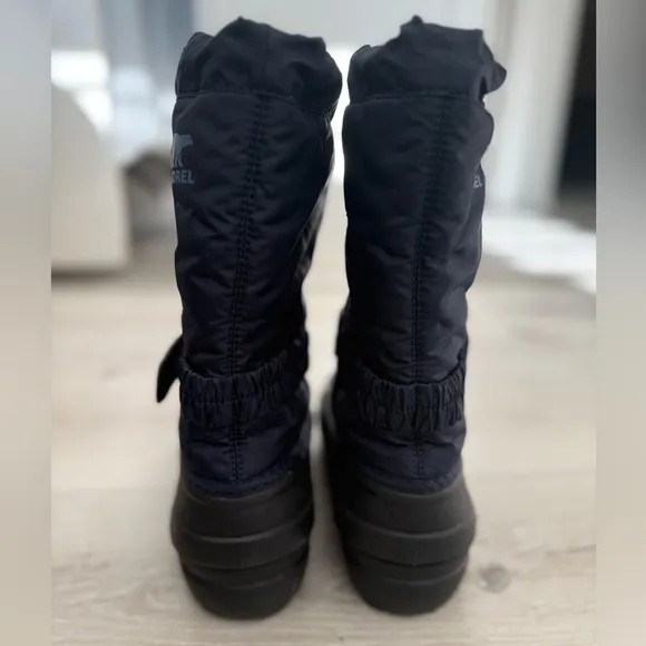 Sorel Kids' Youth Flurry Weather Resistant Snow Boot Size 6