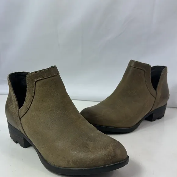Sorel Lola Cut-Out Leather Waterproof Women’s Ankle Boots