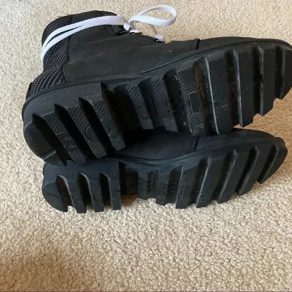 Sorel Phoenix Lace up Boots Sz 6 Black Waterproof
